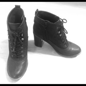 Black ankle boots with block heel